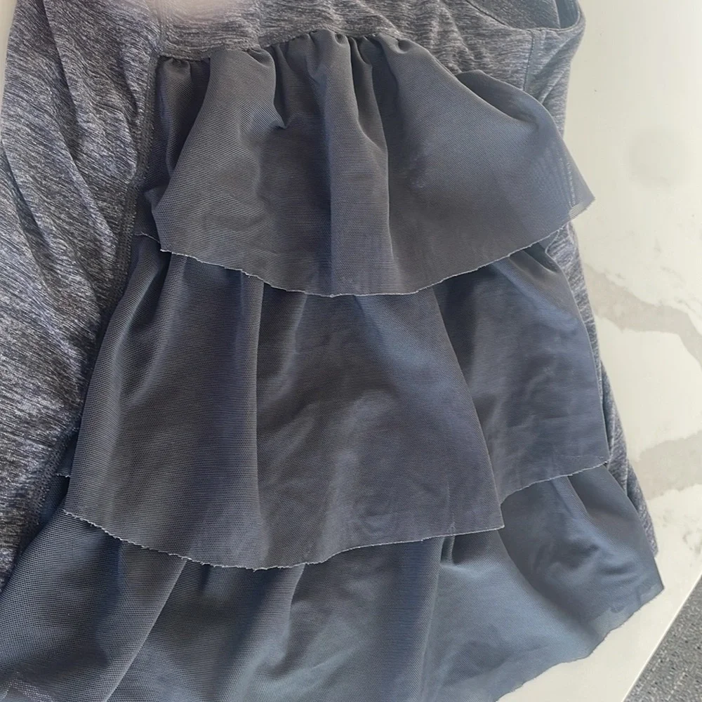 Lululemon Ruffle Tank 4 RARE - Picture 4 of 4